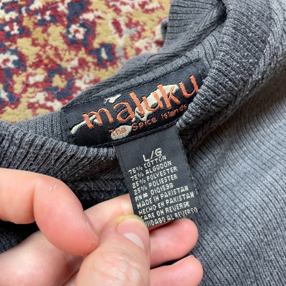 Makuku The Spice‎ Islands Gray V Neck Long Sleeve Athletic Pullover striped L - Picture 4 of 4